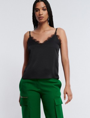 BCBGMAXAZRIA V-Neck Dantel Trim Cami Üstler Siyah | SFR31286