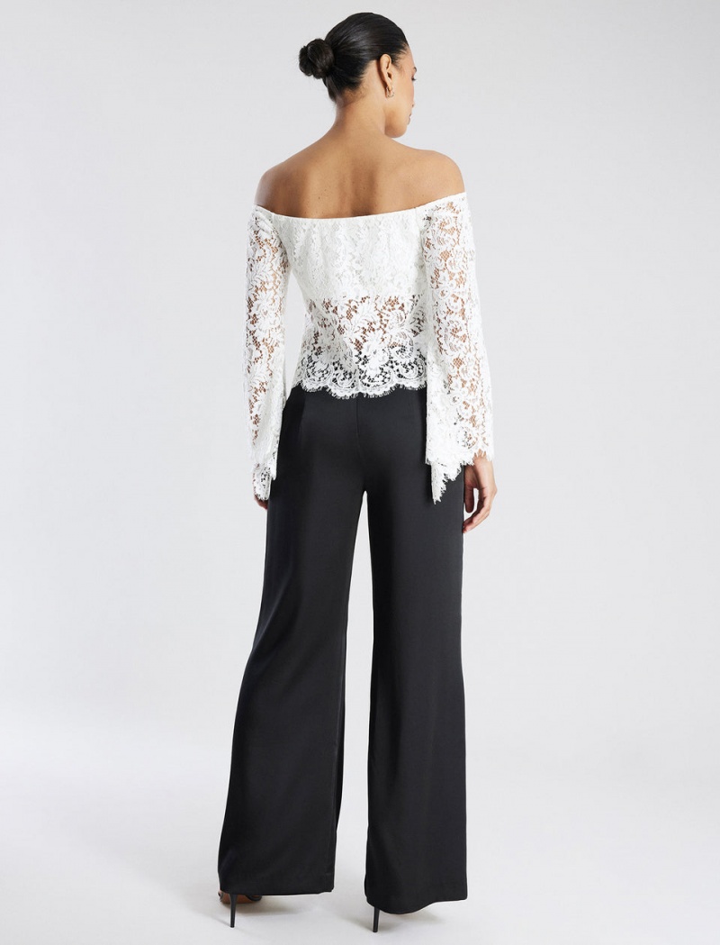 BCBGMAXAZRIA Off-The-Shoulder Bell Sleeve Dantel Üstler Beyaz | ZRI03587