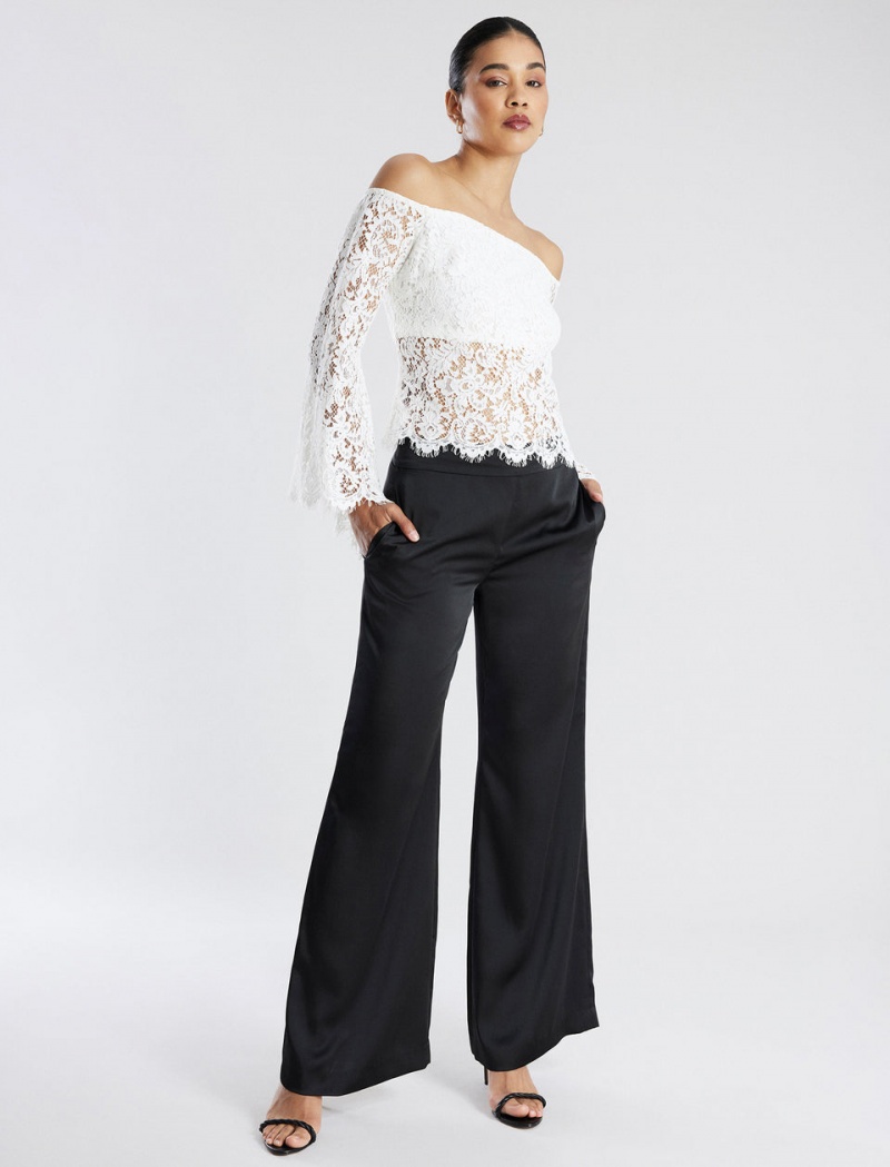 BCBGMAXAZRIA Off-The-Shoulder Bell Sleeve Dantel Üstler Beyaz | ZRI03587